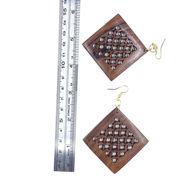 NWT – Charming Charlie – Wooden Square Lattice Gold Tone Fishhook 3.5” Earrings - Picture 8 of 8